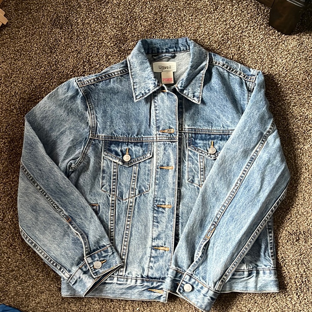 PINK VS Jean jacket. Size M, NWT